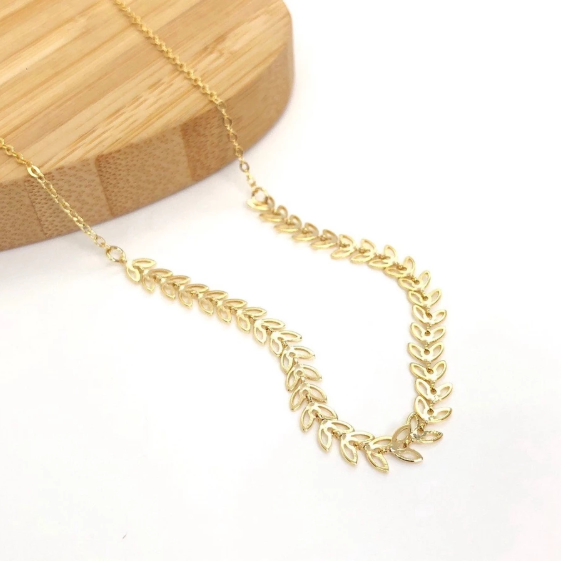 Colar de folhas em ouro